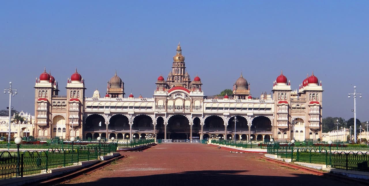 Travels in Mysore - taxi services in Mysore hero image 1